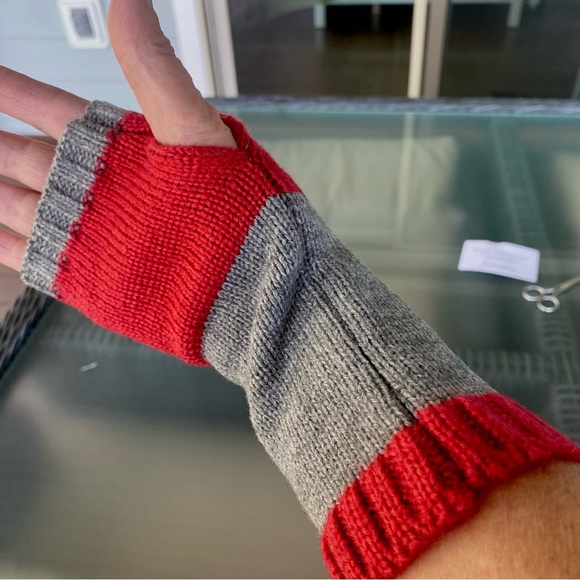 A PERFECT Christmas Gift for Butterfly lovers ! Great warm fingerless Gloves !🦋 - Picture 4 of 8